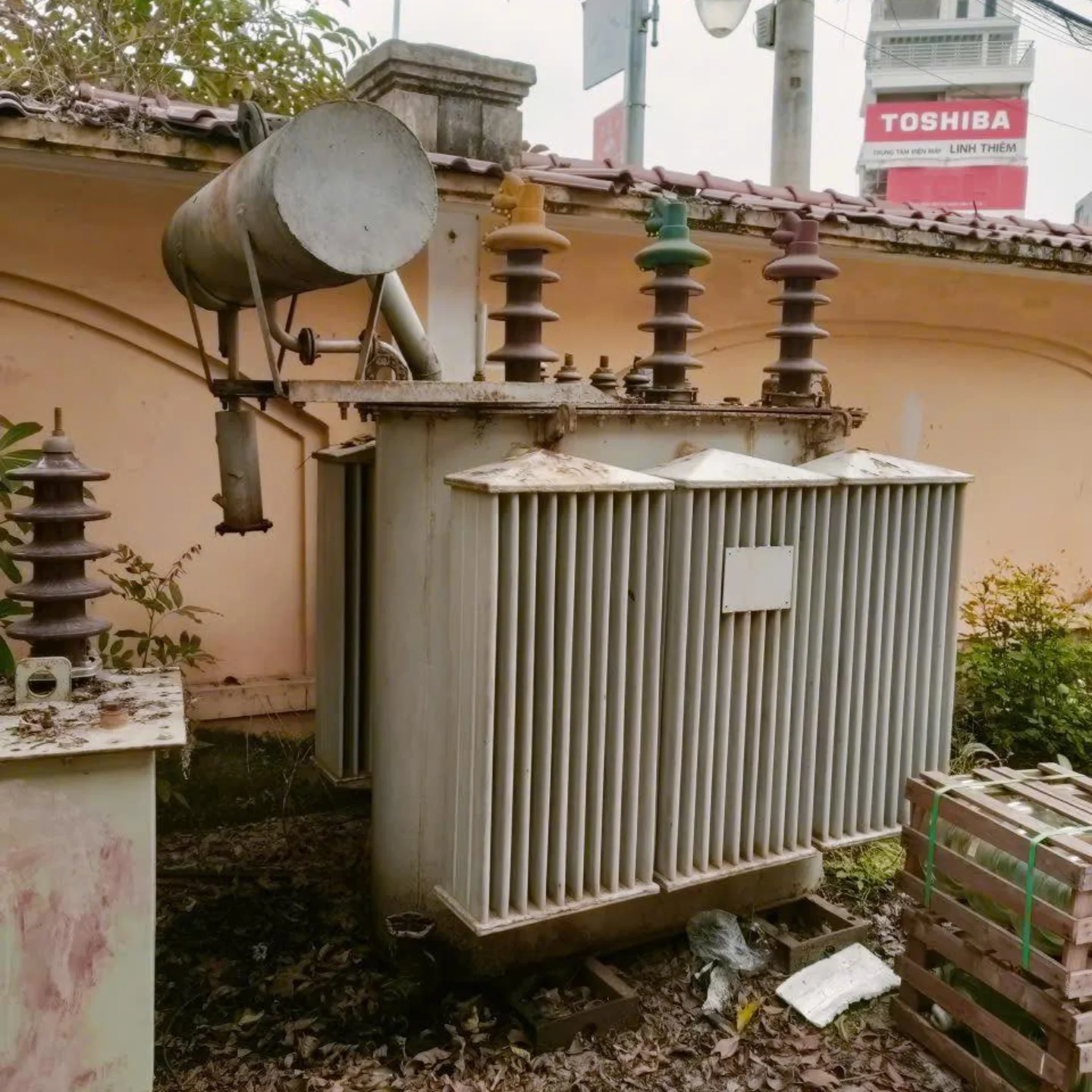 Máy biến áp bị hư hỏng Máy biến áp bị hư hỏng